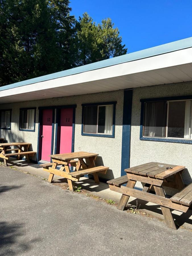Dolphin Motel Tofino Exterior photo