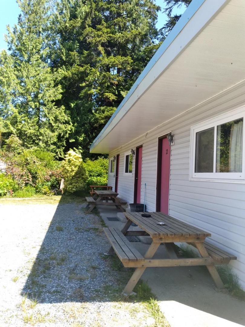 Dolphin Motel Tofino Exterior photo