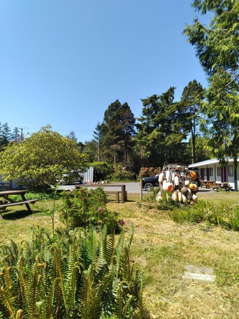 Dolphin Motel Tofino Exterior photo